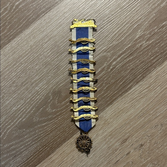 Daughters of The American Revolution Jewelry - Vintage Daughters Of The American Revolution Ribbon GF Medals/Pins